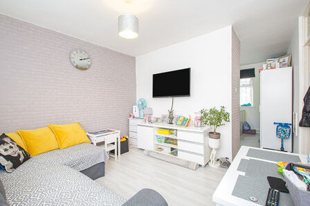 1 bedroom  Flat for sale