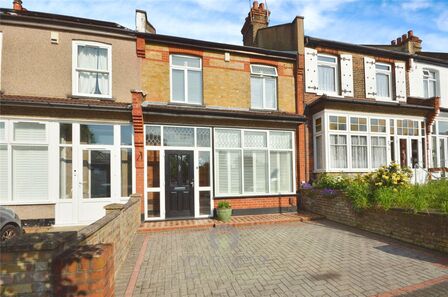 3 bedroom Mid Terrace House for sale