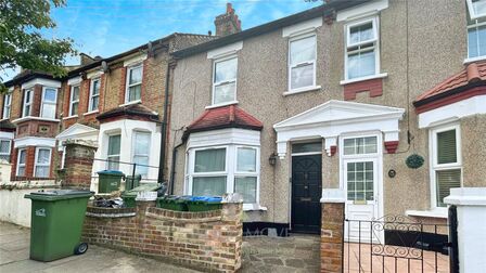 St. Nicholas Road, 4 bedroom Mid Terrace House to rent, £1,900 pcm