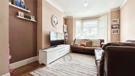 Bostall Lane, 3 bedroom Mid Terrace House to rent, £1,900 pcm