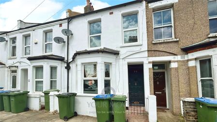 Reidhaven Road, 3 bedroom Mid Terrace House to rent, £2,200 pcm
