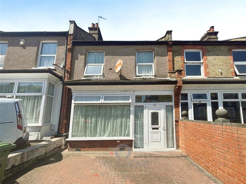 3 bedroom Mid Terrace House for sale