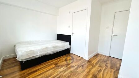 1 bedroom  Room to rent