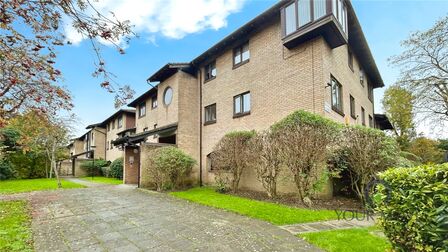 Pointer Close, 1 bedroom  Flat to rent, £1,250 pcm