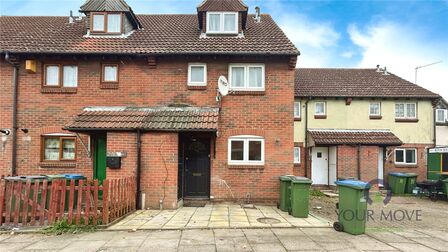 Nickelby Close, 3 bedroom Mid Terrace House to rent, £1,900 pcm