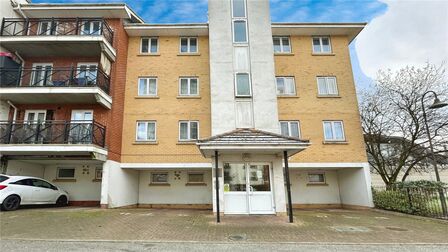 Chantry Close, 2 bedroom  Flat to rent, £1,575 pcm