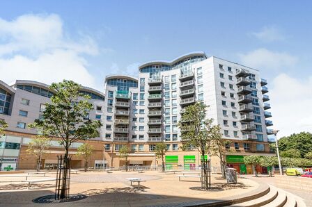 Alencon Link, 2 bedroom  Flat to rent, £1,200 pcm