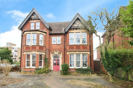 Flat F 37 Kimbolton Road, 1 bedroom  Flat to rent, £850 pcm