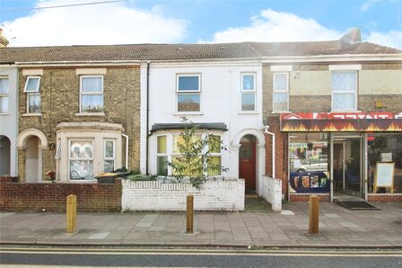 3 bedroom Mid Terrace House for sale