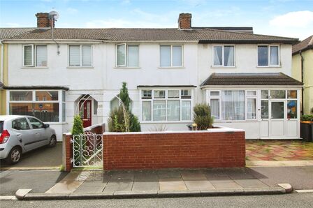 3 bedroom Mid Terrace House for sale