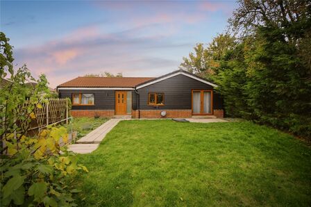 Winchester Road, 2 bedroom Detached Bungalow for sale, £350,000