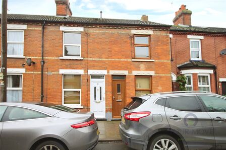 Gladstone Street, 2 bedroom Mid Terrace House to rent, £1,200 pcm