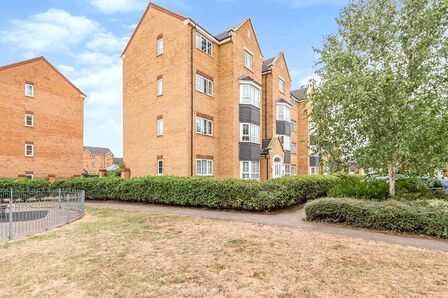 Henley Road, 2 bedroom  Flat to rent, £1,050 pcm