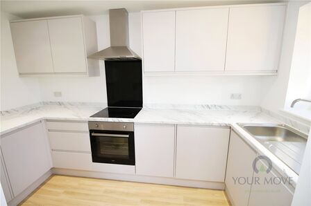 Redwood Grove, 2 bedroom  Flat to rent, £1,100 pcm