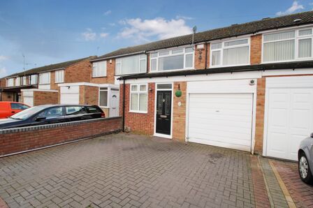 Treneere Road, 3 bedroom Mid Terrace House to rent, £1,030 pcm