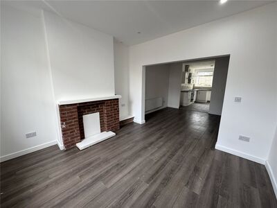 2 bedroom Mid Terrace House to rent