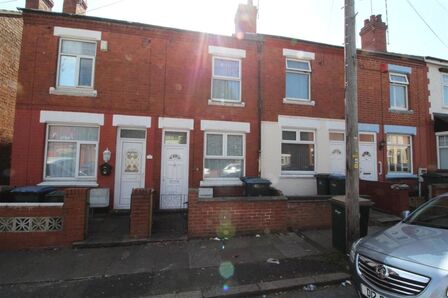 3 bedroom Mid Terrace House to rent