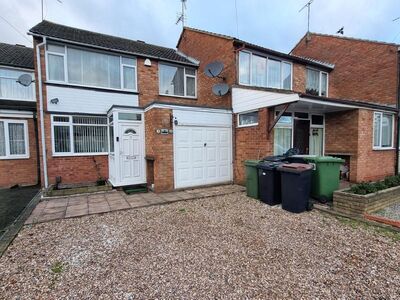 3 bedroom Mid Terrace House to rent