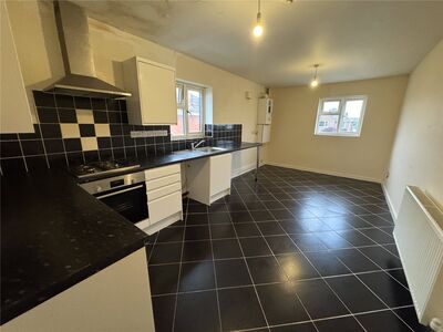 Heath End Road, 1 bedroom  Flat to rent, £725 pcm