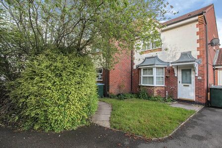 Bayliss Avenue, 3 bedroom End Terrace House to rent, £1,100 pcm