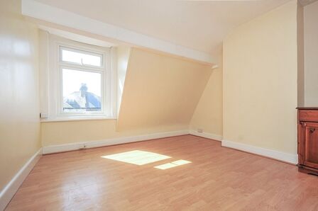 Broadway, 1 bedroom  Flat to rent, £1,200 pcm