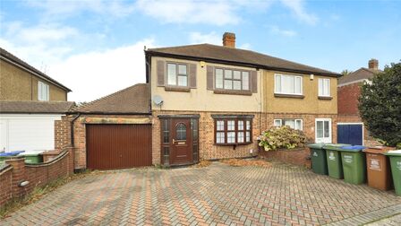 Brunswick Road, 3 bedroom Semi Detached House to rent, £2,500 pcm