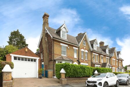 5 bedroom End Terrace House for sale