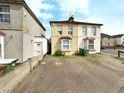 Upton Road, 3 bedroom  House to rent, £1,900 pcm