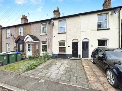 Banks Lane, 3 bedroom Mid Terrace House for sale, £340,000