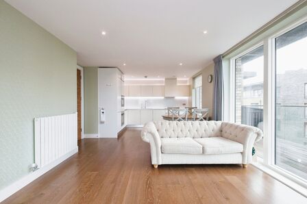 Tizzard Grove, 3 bedroom  Flat for sale, £650,000