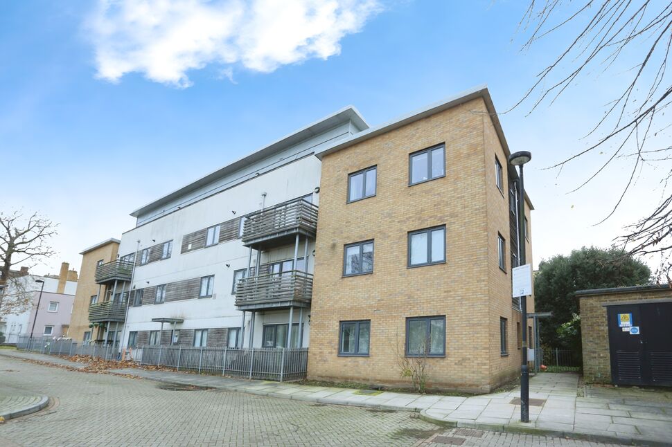 Main image of 2 bedroom  Flat for sale, Charlton Road, London, SE7