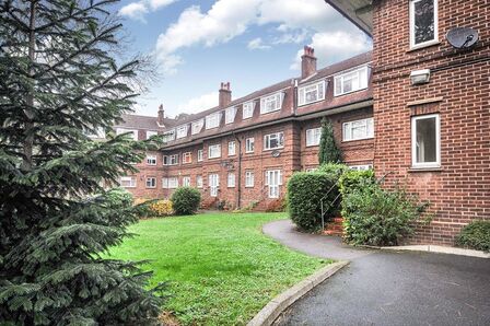 Beckenham Lane, 2 bedroom  Flat to rent, £1,600 pcm