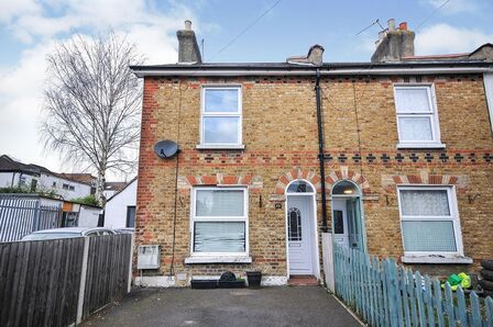 Pope Road, 3 bedroom Semi Detached House to rent, £1,850 pcm