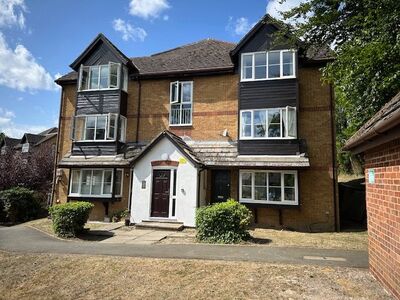 Orchard Grove,  Flat for sale, £210,000