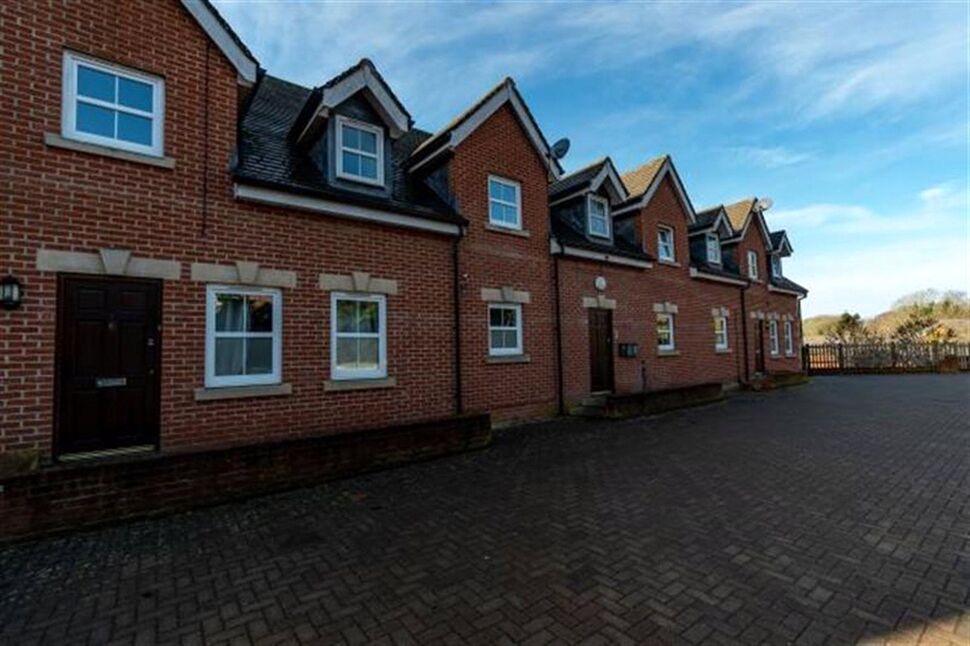 Main image of 2 bedroom  Flat to rent, Station Terrace, Buckingham, Buckinghamshire, MK18