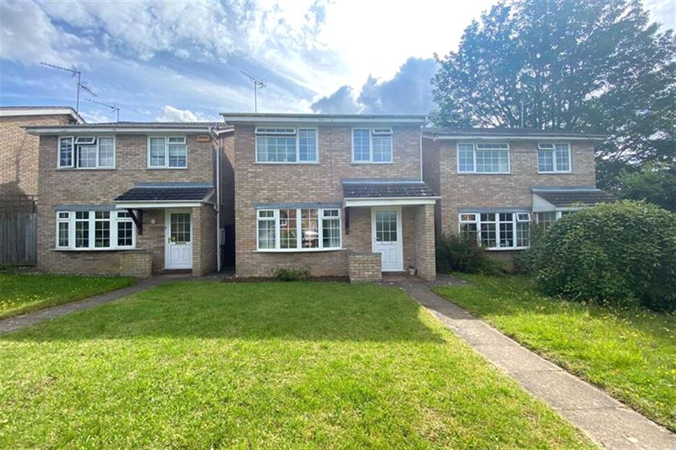 Main image of 3 bedroom Detached House to rent, Badgers Way, Buckingham, Buckinghamshire, MK18