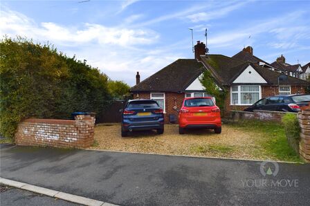 Parkfield Crescent, 4 bedroom Semi Detached Bungalow to rent, £1,300 pcm