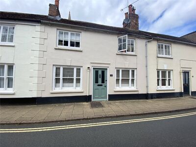 Well Street, 2 bedroom Mid Terrace House to rent, £1,250 pcm