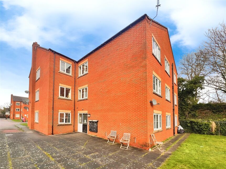 Main image of 2 bedroom  Flat for sale, Burton Road, Branston, Staffordshire, DE14