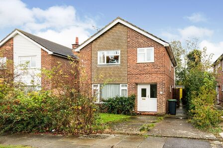 Brockenhurst Close, 4 bedroom Detached House to rent, £1,800 pcm