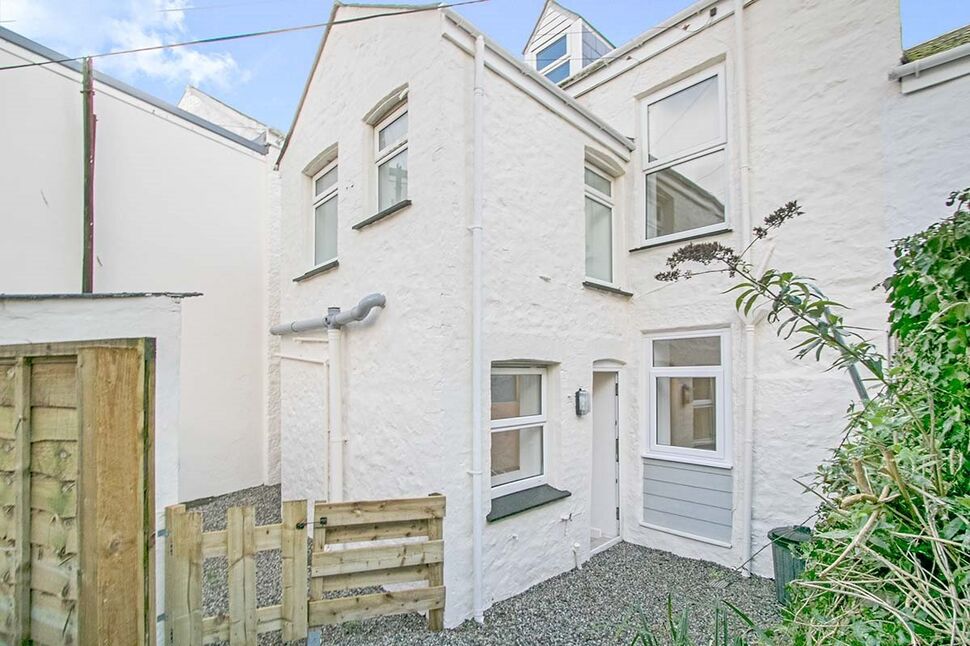 Main image of 2 bedroom Mid Terrace Flat to rent, Cross Street, Camborne, Cornwall, TR14