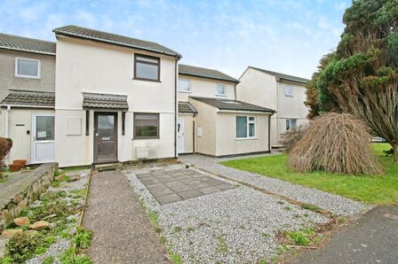 Tregullan, 2 bedroom Mid Terrace House for sale, £160,000