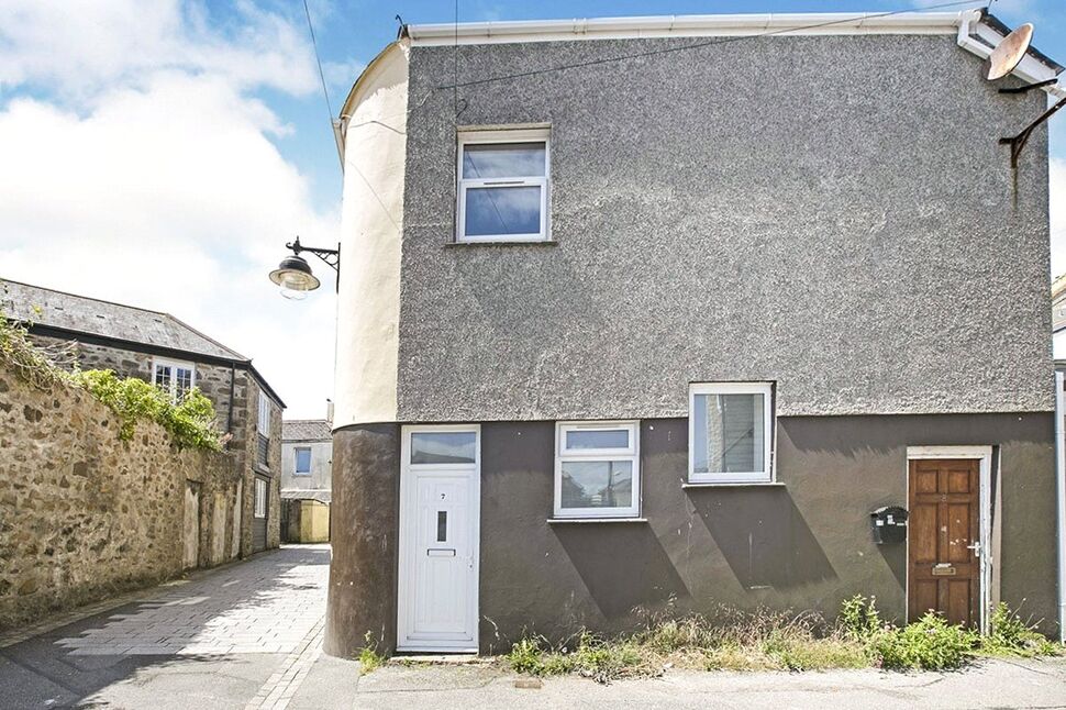 Main image of 2 bedroom  Flat for sale, Gurneys Lane, Camborne, Cornwall, TR14