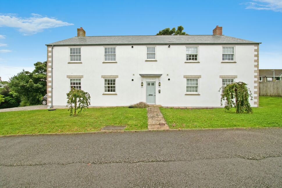 Main image of 2 bedroom  Flat for sale, Holman Park, Camborne, Cornwall, TR14