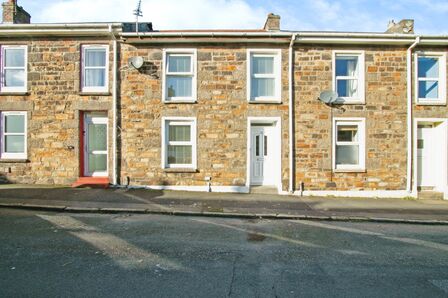 3 bedroom Mid Terrace Property for sale