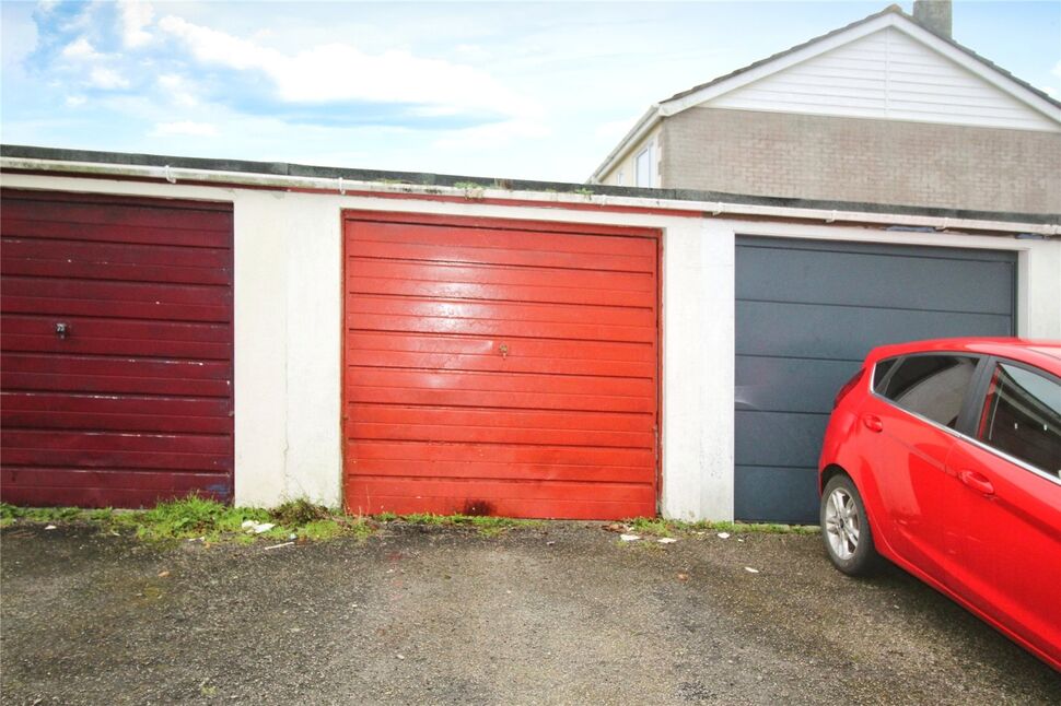 Garage in Block