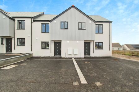 Wheal Tehidy Croft, 3 bedroom Mid Terrace House to rent, £1,350 pcm