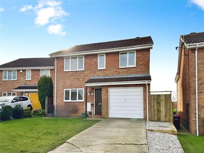 Manor Close, 4 bedroom Detached House to rent, £1,850 pcm