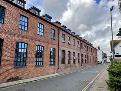 Stour Street, 3 bedroom Mid Terrace House to rent, £1,600 pcm