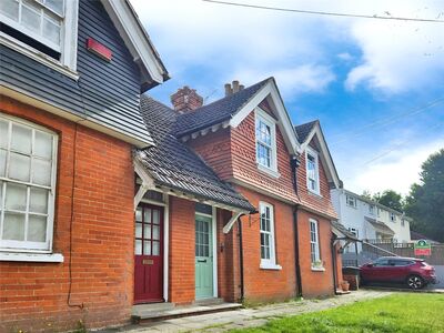 2 bedroom Mid Terrace House for sale